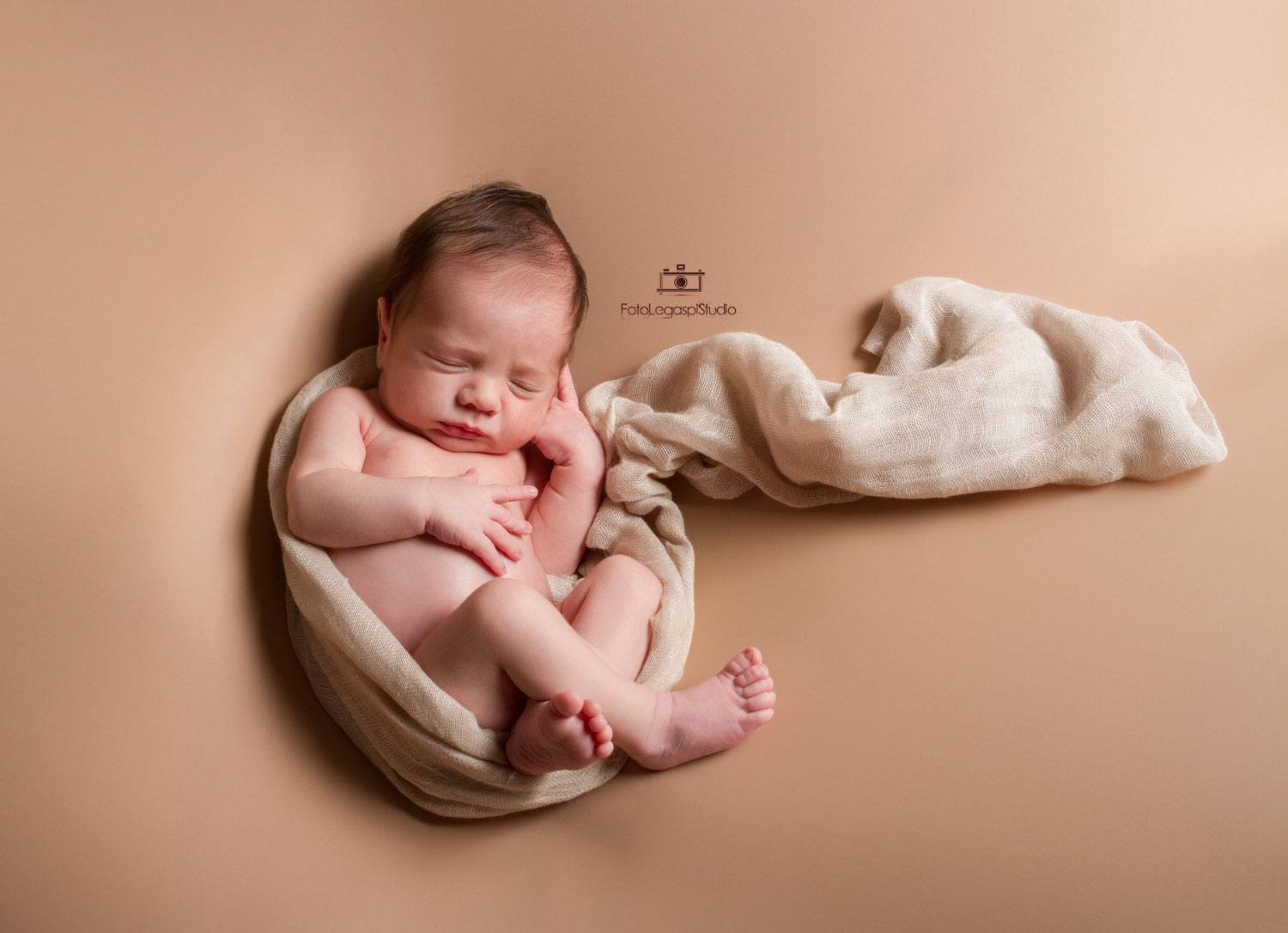 foto-newborn-legaspi-front-fondo-1